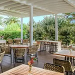 尼西海滩度假酒店 4* 圣纳帕