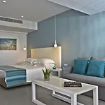 尼西海滩度假酒店 4*